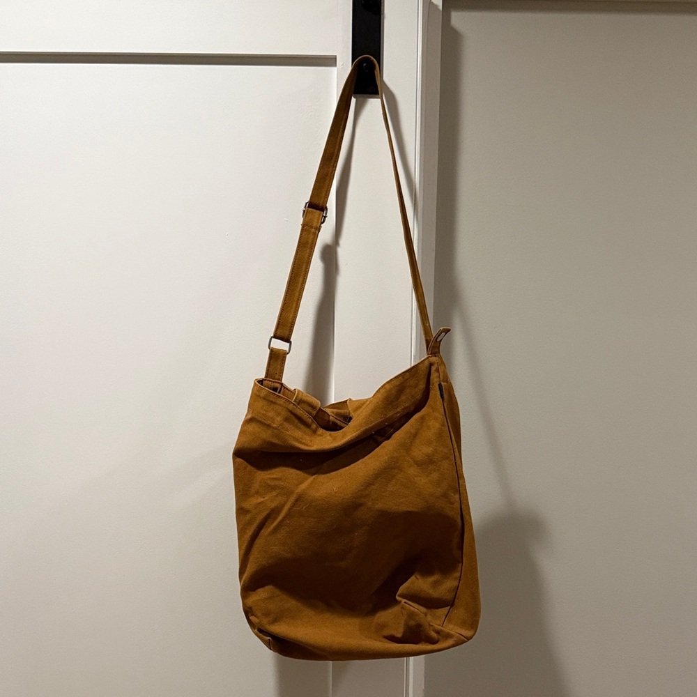 Baggu Stylish Tan Shoulder Bag